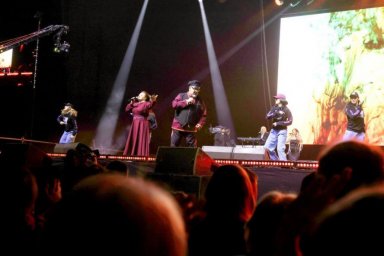 В Ледовом дворце Санкт-Петербурга трогательная песня "Бородато" Петра и Марины Суховых признана лучш В Ледовом дворце Санкт-Петербурга трогательная песня "Бородато" Петра и Марины Суховых признана лучш